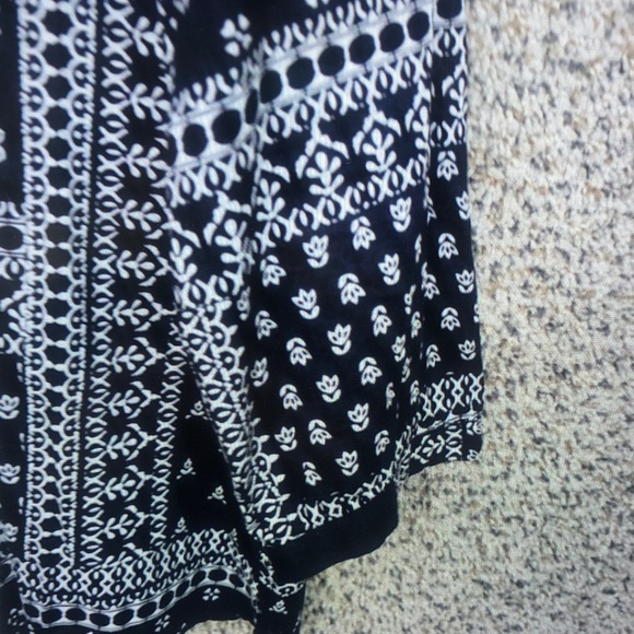 Black & White Patterned Women's Top - Casual Square Neck - Picture 2 of 8